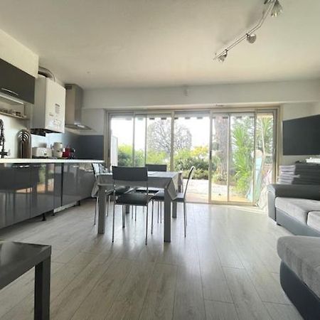 Appartement Face A La Mer Et Au Port Saint Laurent Du Var Avec Jardin Privatif Exterior foto