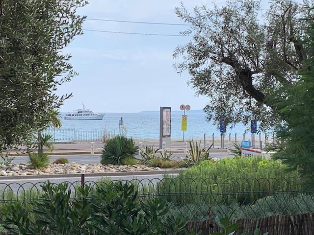 Appartement Face A La Mer Et Au Port Saint Laurent Du Var Avec Jardin Privatif Exterior foto